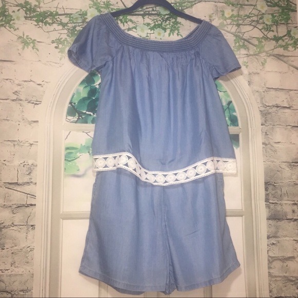 Crown & Ivy Chambray Romper Shorts Off Shoulder - Picture 3 of 8